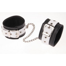 Черно-белые оковы на ноги Черно-белые оковы на ноги