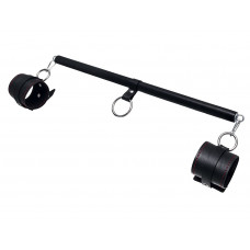 Черная распорка для ног с кожаными манжетами Черная распорка для ног с кожаными манжетами