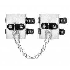 Бело-черные наручники с двумя ремешками и люверсами Бело-черные наручники с двумя ремешками и люверсами