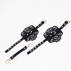 Черный фигурные оковы с золотистой фурнитурой